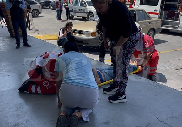Atropellan a una menor en bulevar Eulalio Gutiérrez; joven resultó con lesiones graves