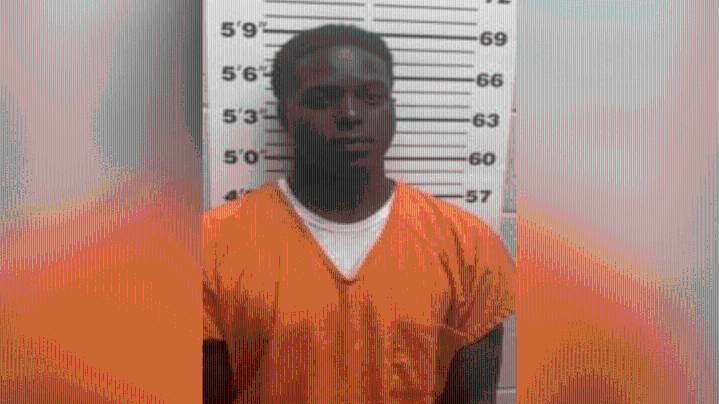 Ex-jailer accused of smuggling vape pens, pills in jail