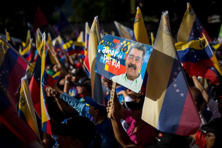 Chavistas marchan en Venezuela en respaldo a Maduro ante "amenazas estúpidas" de EE.UU.