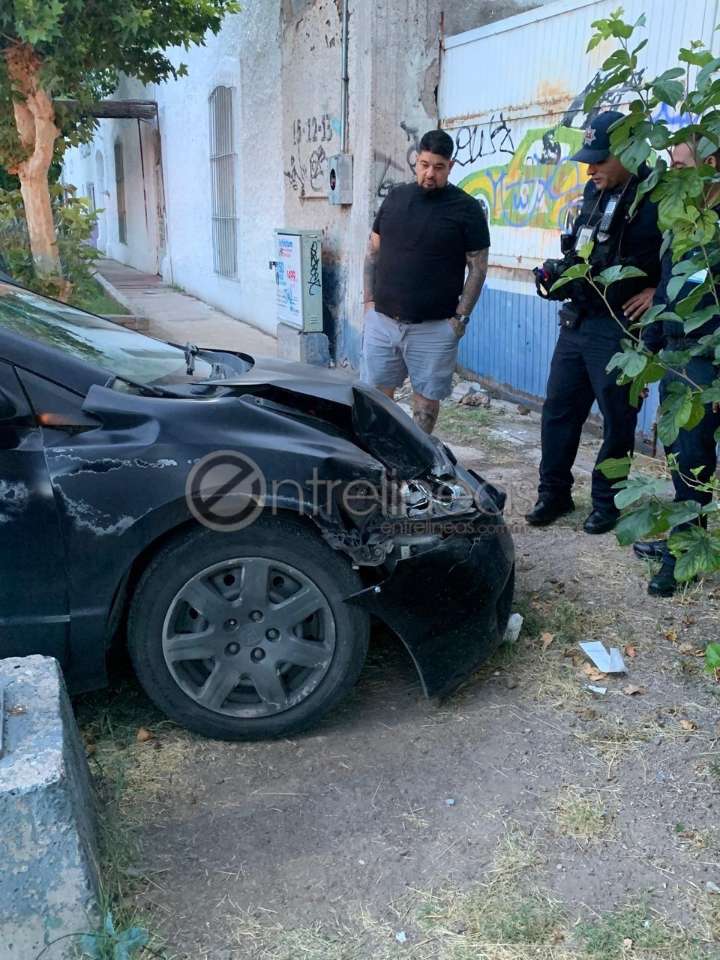 Huyen tras choque y provocan carambola en la zona centro
