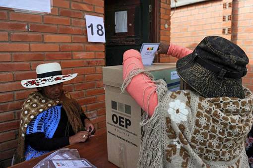 Bolivianos darán 'entierro de tercera' a la izquierda