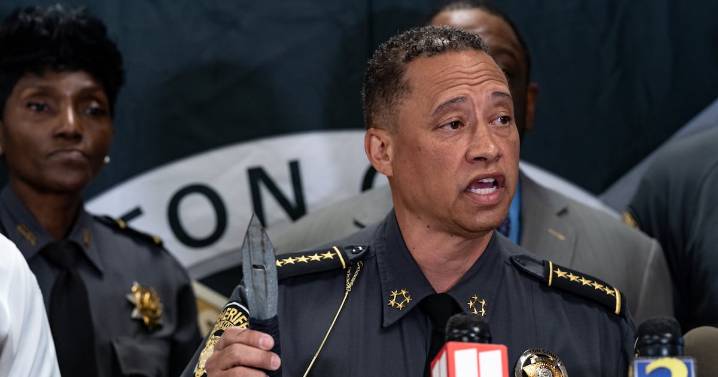 Fulton sheriff, jailers ignored illness until it was too late, suit says
