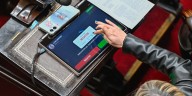 Tras el revés en el Senado, Milei se aferra a su alianza con los gobernadores en Diputados y prepara más vetos
