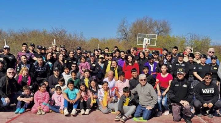 Entregaron muebles escolares hechos por internos penitenciarios en los festejos del Día del Niño