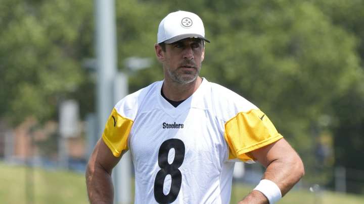 Aaron Rodgers orders Pittsburgh Steelers star to 'get out of his own head' after practice field concerns
