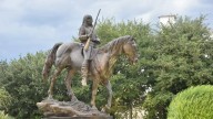 Restauran y reubican el monumento del jefe apache Victorio en la Plaza Tierra de Encuentro