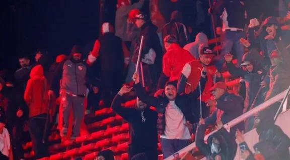 “Un público desquiciado”: el presidente de Independiente cargó contra los hinchas de la Universidad de Chile