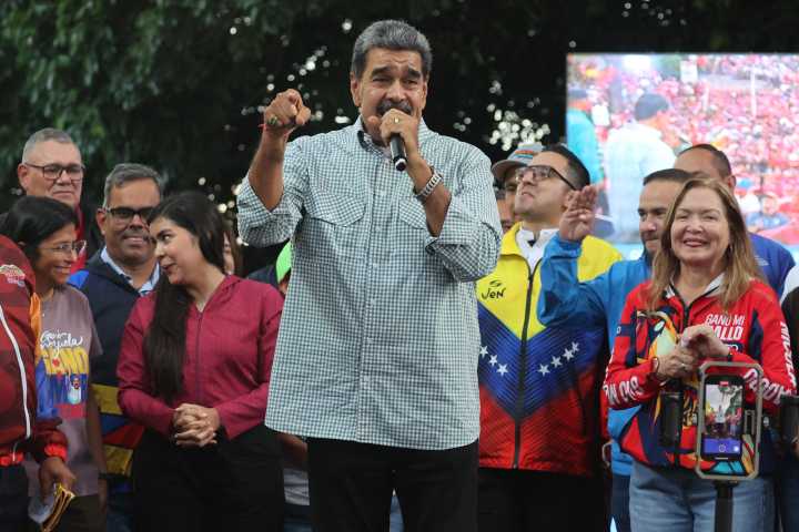 Sindicato de prensa denuncia la deportación desde Venezuela de dos periodistas mexicanos