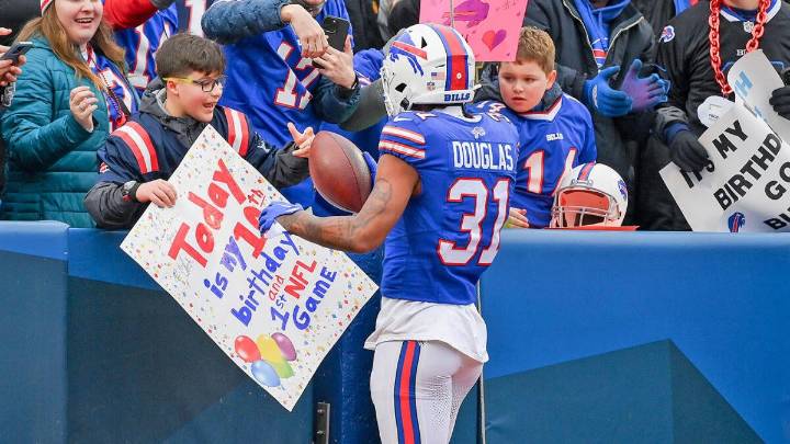 Dolphins sign DB Rasul Douglas to a one-year deal, Miami beefs up defensive secondary, per report