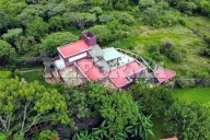 Protestan contra Noroña en su casa en Tepoztlán