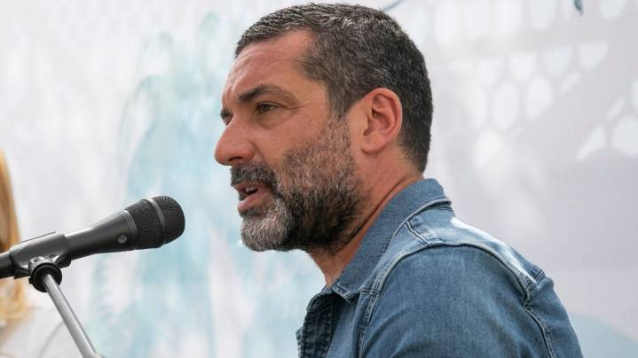 El cantante Jaume Anglada, en la UCI tras ser arrollado por un coche que se dio a la fuga