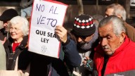 Según un estudio, el 36% de los jubilados apoya a Milei aunque están en desacuerdo con el veto