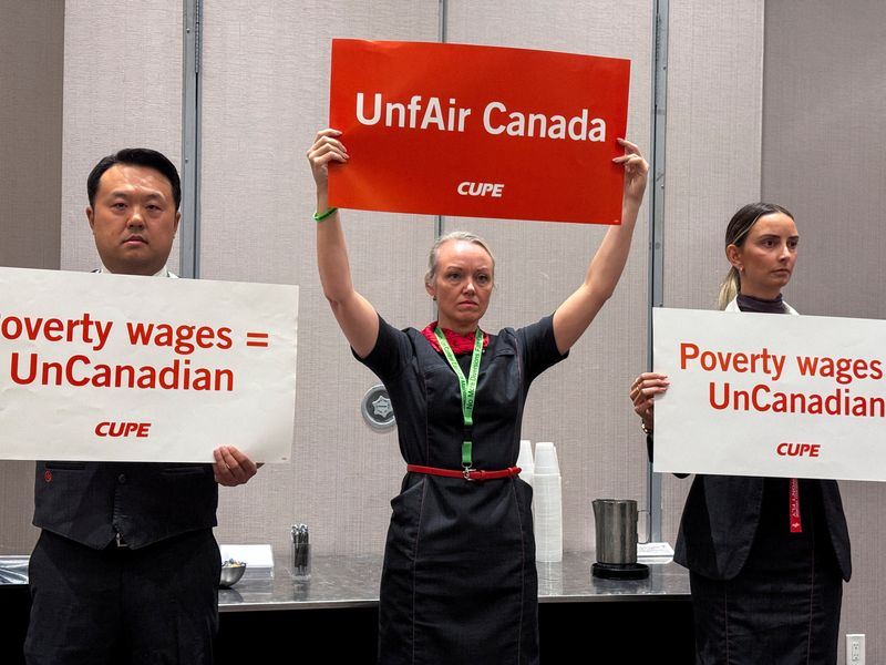 Air Canada, union clash despite government pleas for deal to avert Saturday strike