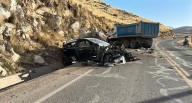 Puno: Un muerto y un herido tras el violento choque de auto y volquete en la vía Juliaca