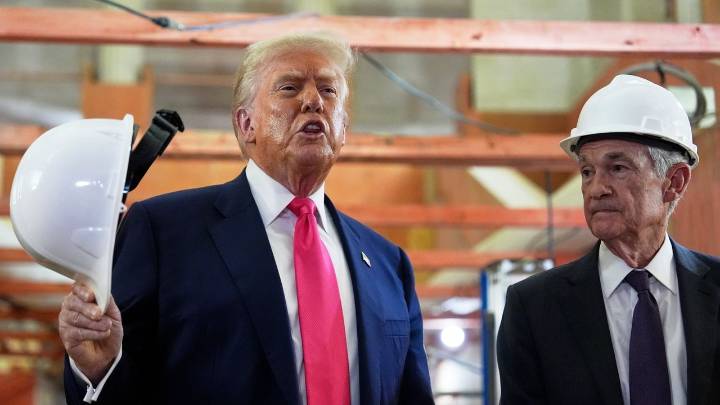 Trump calls on the Federal Reserve board to take full control of the central bank from Powell