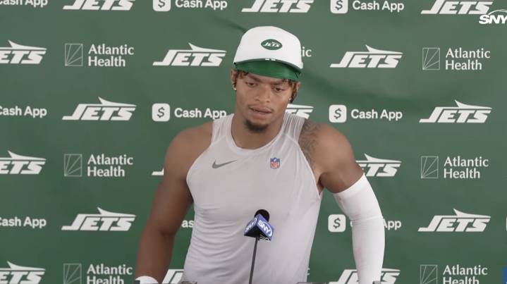 Jets QB Justin Fields says he's 'addicted' to reading the Bible