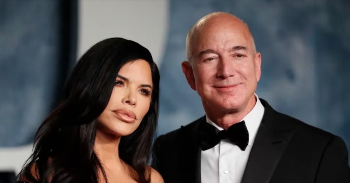 Captan a Jeff Bezos y Lauren Sanchez en Coyoacán