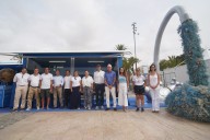 Visita de responsables municipales de la Región al stand de Hidrogea en The Ocean Race