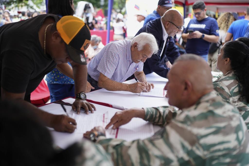 Venezuelans respond to Maduro’s call as U.S. warships move toward Caribbean