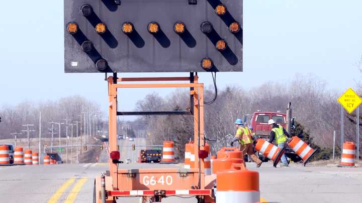 2 significant road projects to start Monday in Lansing area