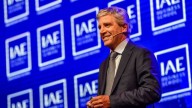 Luis Caputo insiste en que los bancos den más créditos en dólares