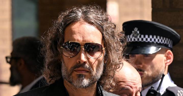RFK’s MAHA Think Tank Slammed Over Bathtub Endorsement From Naked Rape Accused Hollywood Star Russell Brand