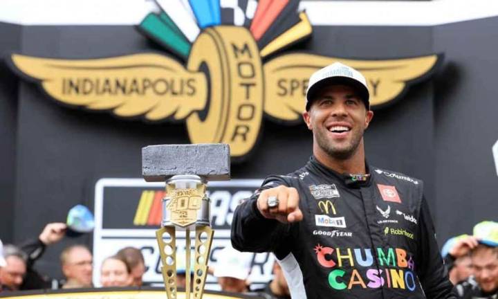 Bubba Wallace saca victoria en Indianapolis