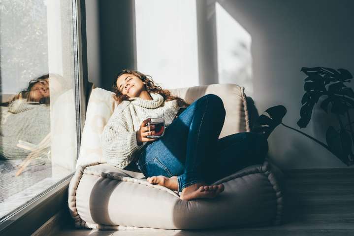 Dear Annie: My sister moved in, got too comfortable, and won’t leave