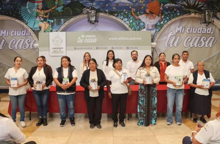 Ariadna Ayala equipa con kits médicos a 30 casas de salud de Atlixco
