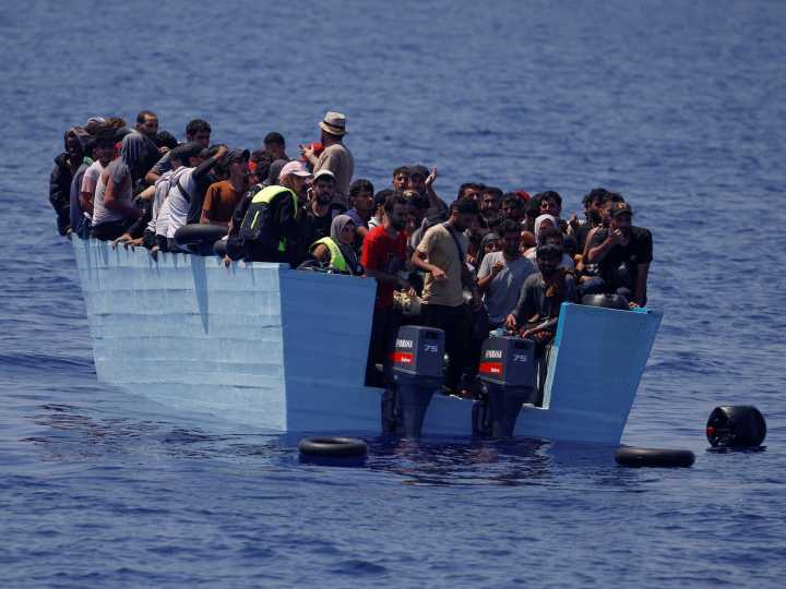 At least 20 refugees and migrants die in shipwreck off Italy’s Lampedusa