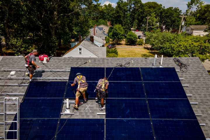 Michigan residents race for rooftop solar after Trump administration axes tax credit