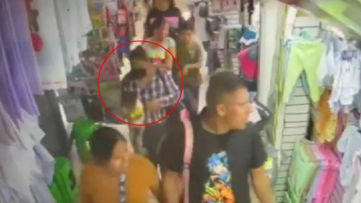 Mujer intenta robarse a bebé en mercado El Molinito en Naucalpan, Estado de México