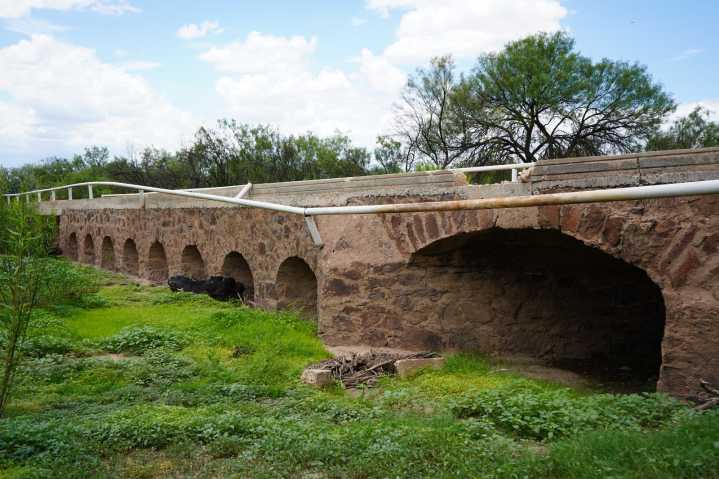 Gobierno Municipal avanza en obras para acercar comunidades de La Virgen y El Sauz