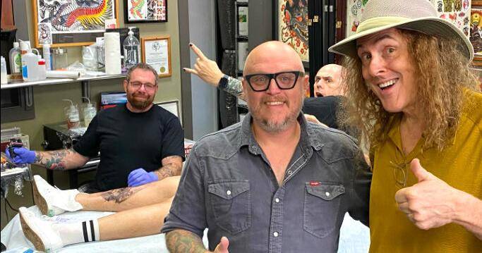 'Weird Al' Yankovic makes detour to Lincoln tattoo shop ahead of Pinewood show
