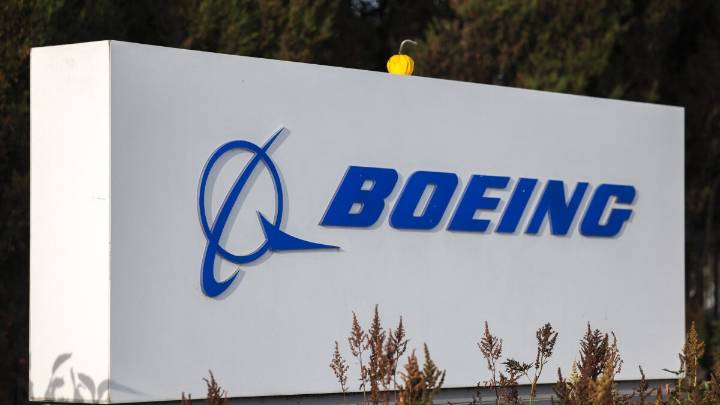More than 3,000 Boeing workers begin strike after rejecting a contract offer