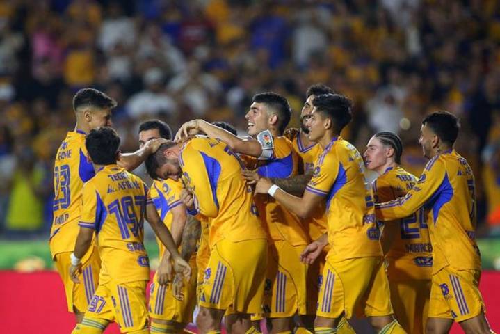 Tigres aplasta al Puebla en el Universitario