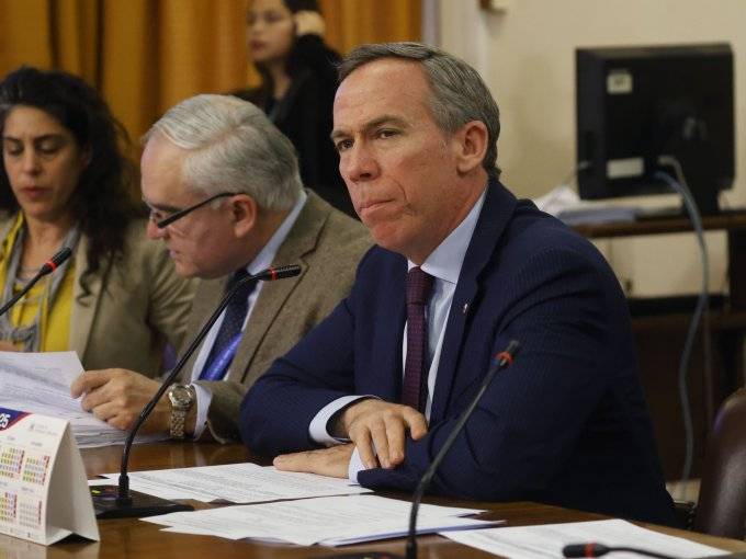 Comisión de Constitución despachó proyecto que regula la dieta y beneficios de los expresidentes
