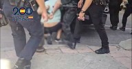 Una disputa familiar ha concluido con dos atrincherados con rehenes y tres heridos a cuchilladas