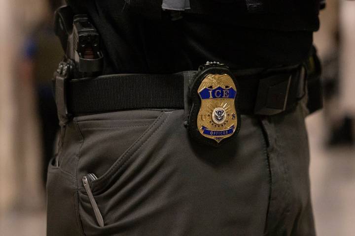 ICE retira límite de edad para nuevos agentes de deportación