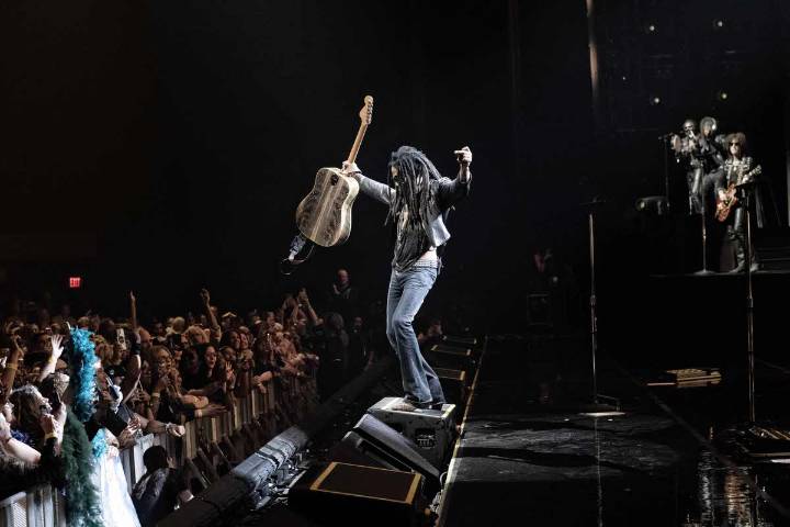Lenny Kravitz delivers hits, heart in Park MGM residency