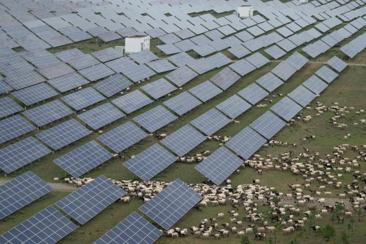China rushes to build out solar, and emissions edge downward