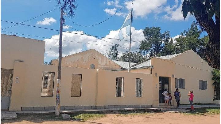 Una mujer fue apuñalada por su tía cuando dejaba a sus sobrinas en la escuela de La Guardia