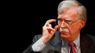 El FBI registra la casa de John Bolton, ex consejero de seguridad nacional con Trump