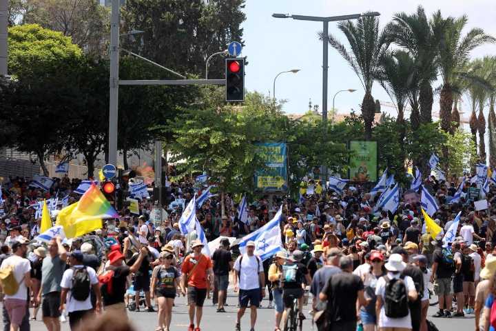 Miles toman las calles en Israel para exigir la liberación de rehenes en Gaza