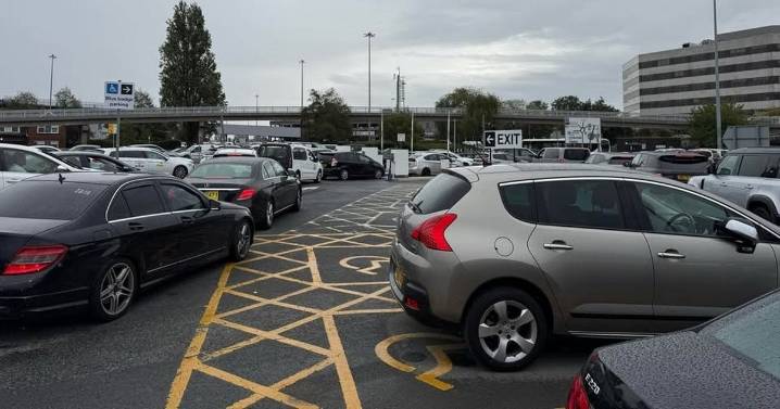 'Utter chaos' at Manchester Airport pick-up as motorists get stuck in nightmare queues for an hour