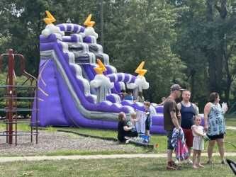 Rhonda's House puts together children's back-to-school fair in Warren park