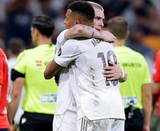 1-0. Mbappé salva un frío estreno
