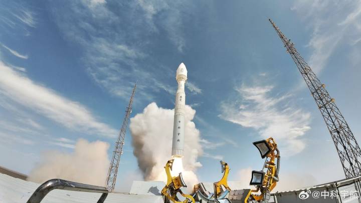 El cohete chino Lijian-1 pone en órbita dos satélites mexicanos