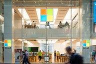 Lo despidieron tras 23 años en Microsoft, pero no puede dejar de ir a la oficina: "me siento responsable de mi equipo"