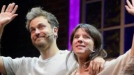 El tenso momento de Gime Accardi y Andrés Gil a la salida del teatro